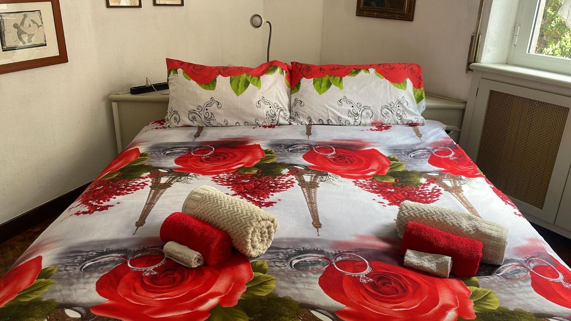 A Due Passi Dal Centro 2 Camere Matrimoniali Wifi Генуя Экстерьер фото